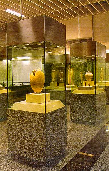 Vases 2nd-4th c. BCE in Syntagma Station